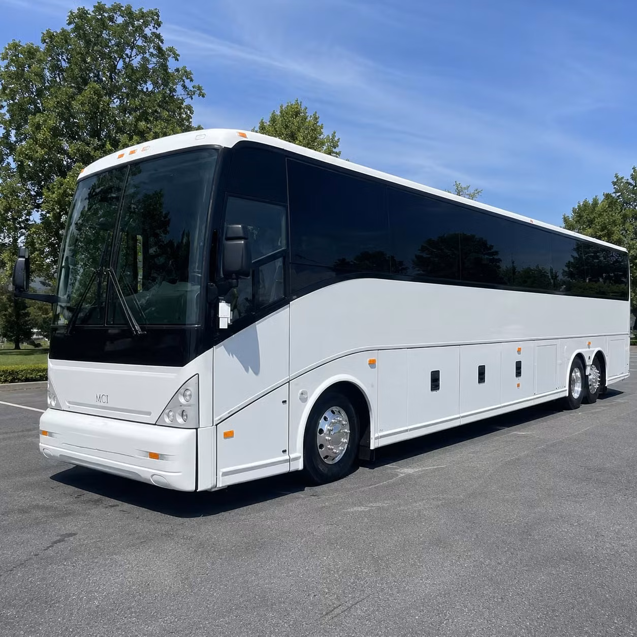 what makes a charter bus the smartest airport transfer choice for new haven groups